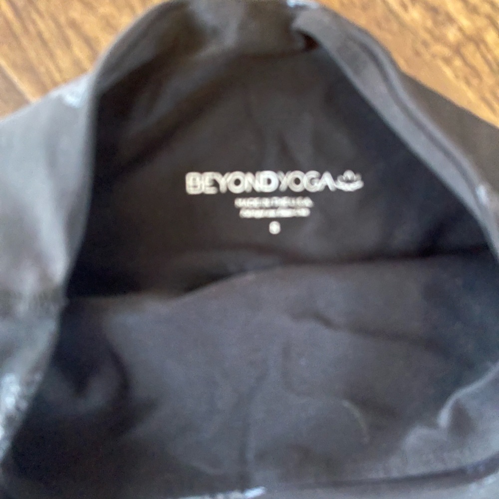 Beyond Yoga Small Butterfly Shine & Tossed Star High Waisted 7/8 Midi Leggings - Picture 16 of 16